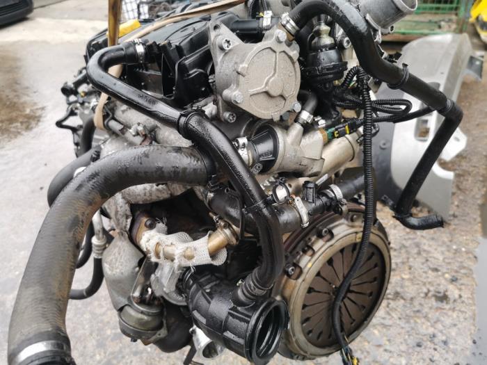 Motor van een Alfa Romeo 147 (937) 1.9 JTDM 2006