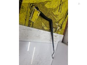 Gebruikte Ruitenwisserarm voor Opel Insignia 1.8 16V Ecotec Prijs € 25,00 Margeregeling aangeboden door de Nollen autorecycling