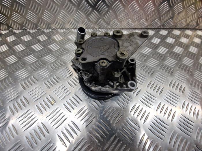 Servostyrningspump från en Alpina B6 Cabriolet (E64) 4.4 V8 32V 2011