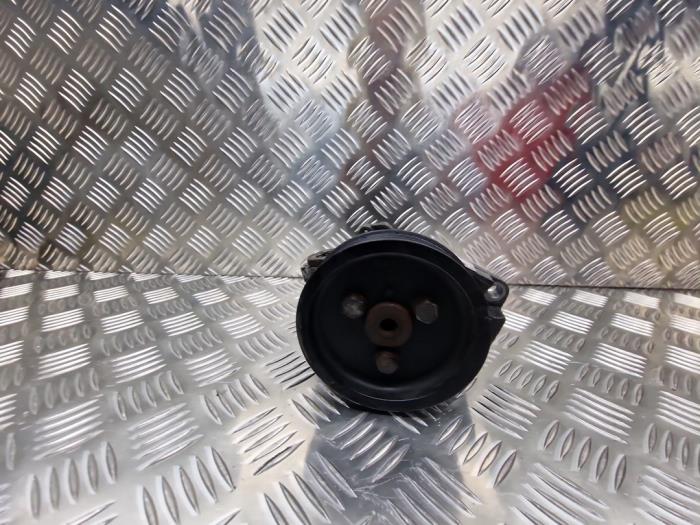 Servostyrningspump från en Alpina B6 Cabriolet (E64) 4.4 V8 32V 2011