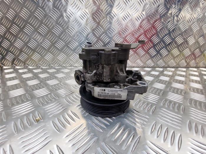 Servostyrningspump från en Alpina B6 Cabriolet (E64) 4.4 V8 32V 2011