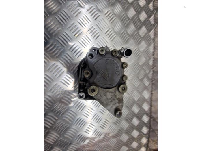 Servostyrningspump från en Alpina B6 Cabriolet (E64) 4.4 V8 32V 2011