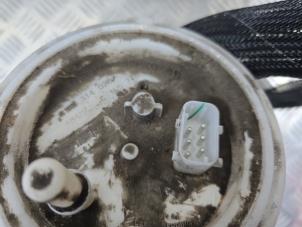 Używane Elektryczna pompa paliwa BMW B6 Cabriolet (E64) 4.4 V8 32V Cena € 65,00 Procedura marży oferowane przez de Nollen autorecycling