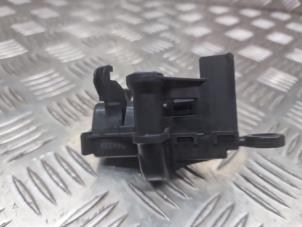 Begagnade Låsmekanism, baklucka Citroen C1 1.0 12V VVT-i Pris € 15,00 Marginaltabell erbjuds av de Nollen autorecycling