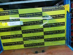 Begagnade Främre dörrtätning, 4-dörrars, höger Renault Twingo III (AH) ZE R80 Pris € 50,00 Marginaltabell erbjuds av de Nollen autorecycling