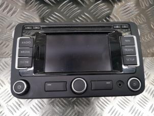 Begagnade CD-spelare med radio Volkswagen Touran (1T3) 1.2 TSI Pris € 300,00 Marginaltabell erbjuds av de Nollen autorecycling