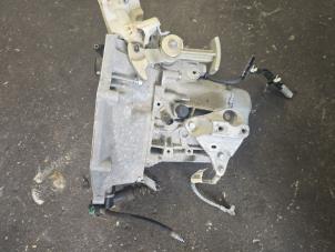 Begagnade Växellåda Opel Corsa F (UB/UH/UP) 1.2 12V 75 Pris € 425,00 Marginaltabell erbjuds av de Nollen autorecycling