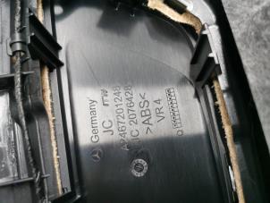 Begagnade List, framdörr, 4-dörrars, höger Mercedes GLA (156.9) 1.6 180 16V Pris € 100,00 Marginaltabell erbjuds av de Nollen autorecycling