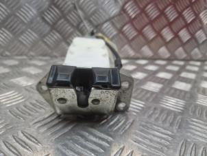 Begagnade Låsmekanism, baklucka Daihatsu Sirion 2 (M3) 1.0 12V DVVT Pris € 45,00 Marginaltabell erbjuds av de Nollen autorecycling