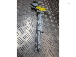 Begagnade Fönstermekanism, 4-dörrars, höger fram Daihatsu Sirion 2 (M3) 1.0 12V DVVT Pris € 45,00 Marginaltabell erbjuds av de Nollen autorecycling