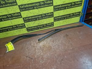 Gebruikte Ruitenwisserarm voor Dacia Sandero II 0.9 TCE 12V Prijs € 25,00 Margeregeling aangeboden door de Nollen autorecycling