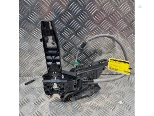 Gebruikte Deurslot Mechaniek 2Deurs rechts Mercedes Vito (447.6) 2.2 114 CDI 16V Prijs € 50,00 Margeregeling aangeboden door de Nollen autorecycling