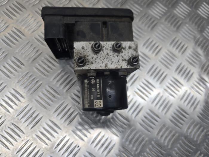 ABS-pump från en Volkswagen Golf V (1K1) 2.0 TFSI GTI 16V 2005