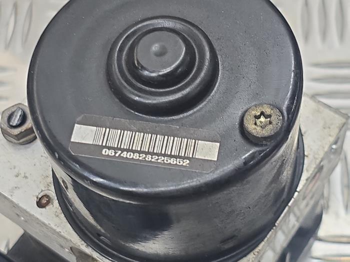 ABS-pump från en Volkswagen Golf V (1K1) 2.0 TFSI GTI 16V 2005