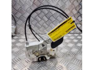 Gebruikte Deurslot Mechaniek 4Deurs links-achter Suzuki Alto 1.0 12V Prijs € 30,00 Margeregeling aangeboden door de Nollen autorecycling