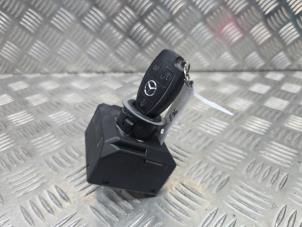 Begagnade Tändningslås + nyckel Mercedes Vito (447.6) 1.6 109 CDI 16V Pris € 125,00 Marginaltabell erbjuds av de Nollen autorecycling