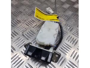 Begagnade Låsmekanism, baklucka Daihatsu Sirion 2 (M3) 1.3 16V DVVT Pris € 49,95 Marginaltabell erbjuds av de Nollen autorecycling