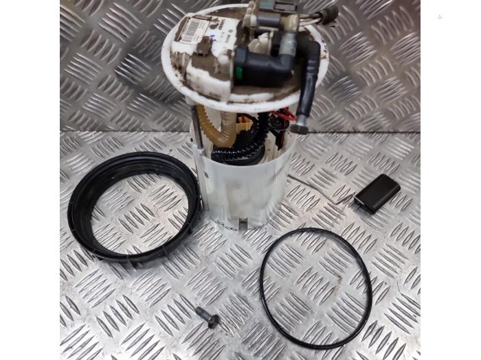 Elektrisk bränslepump från en Renault Trafic (1FL/2FL/3FL/4FL) 1.6 dCi 90 2019