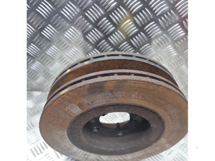 Remschijf voor van een Audi A3 (8L1) 1.8 20V 1996