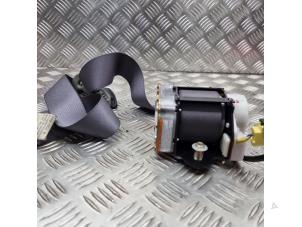 Begagnade Främre säkerhetsbälte, höger Suzuki Alto (RF410) 1.1 16V Pris € 40,00 Marginaltabell erbjuds av de Nollen autorecycling