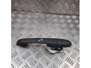 Begagnade Dörrhandtag, 2-dörrars, höger Mercedes Vito (639.7) 2.2 116 CDI 16V Euro 5 Pris € 60,50 Inklusive moms erbjuds av de Nollen autorecycling