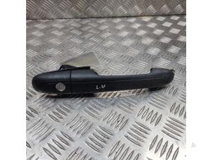 Begagnade Dörrhandtag, 2-dörrars, vänster Mercedes Vito (639.7) 2.2 116 CDI 16V Euro 5 Pris € 29,95 Marginaltabell erbjuds av de Nollen autorecycling