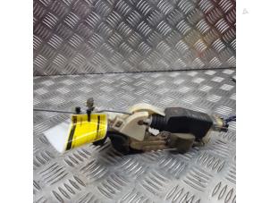 Begagnade Dörrlåsmekanism, 2-dörrars, vänster Saab 900 II (YS3D) 2.0 Si 16V Pris € 40,00 Marginaltabell erbjuds av de Nollen autorecycling