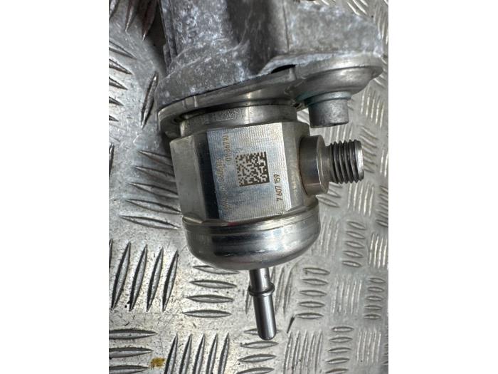 Högtryckspump från en BMW 1 serie (F20) 116i 1.6 16V 2013