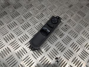 Gebruikte Elektrisch Raam Schakelaar Volkswagen Crafter 2.0 BiTDI Prijs € 25,00 Margeregeling aangeboden door de Nollen autorecycling