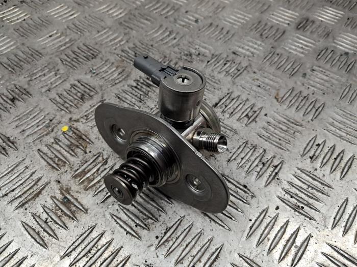 Högtryckspump från en MINI Mini (F56) 1.5 12V Cooper 2014