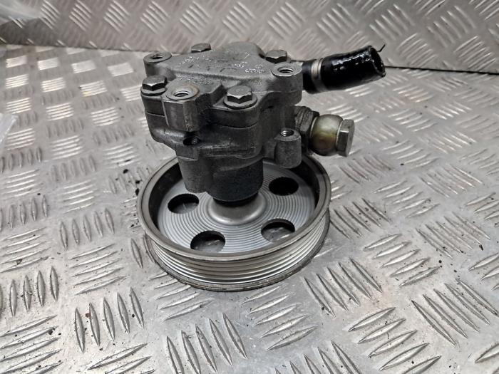 Servostyrningspump från en Audi A4 (B6) 2.0 20V 2003