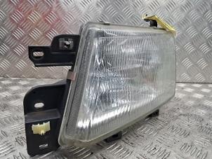 Gebruikte Koplamp links Subaru Forester (SF) 2.0 16V Prijs € 60,00 Margeregeling aangeboden door de Nollen autorecycling