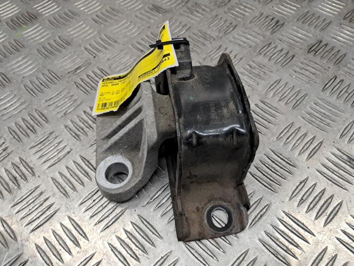 Fäste, växellåda från en Opel Adam 1.0 Ecotec 12V SIDI Turbo 2015