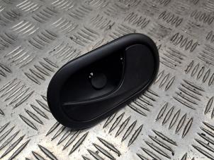 Gebruikte Portiergreep 2Deurs rechts Mercedes Citan (415.6) 1.5 109 CDI Prijs € 12,50 Margeregeling aangeboden door de Nollen autorecycling