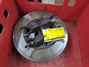 Begagnade Bromsskiva + kloss fram Ford Focus 1 Wagon 1.6 16V Pris € 50,00 Marginaltabell erbjuds av de Nollen autorecycling