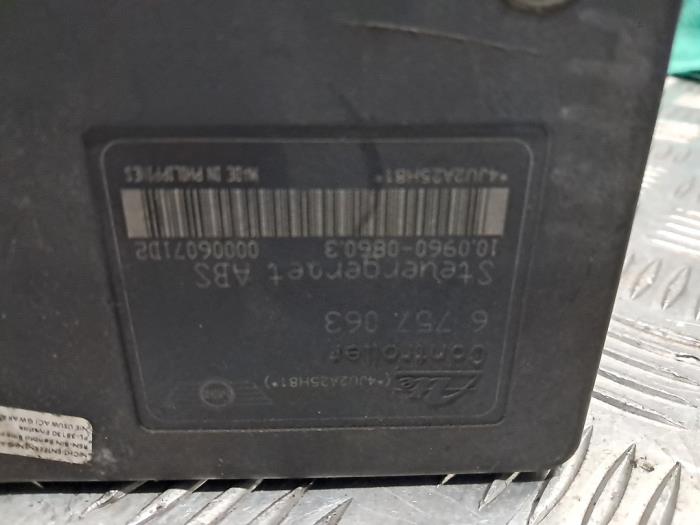 ABS-pump från en MINI Mini One/Cooper (R50) 1.6 16V One 2002