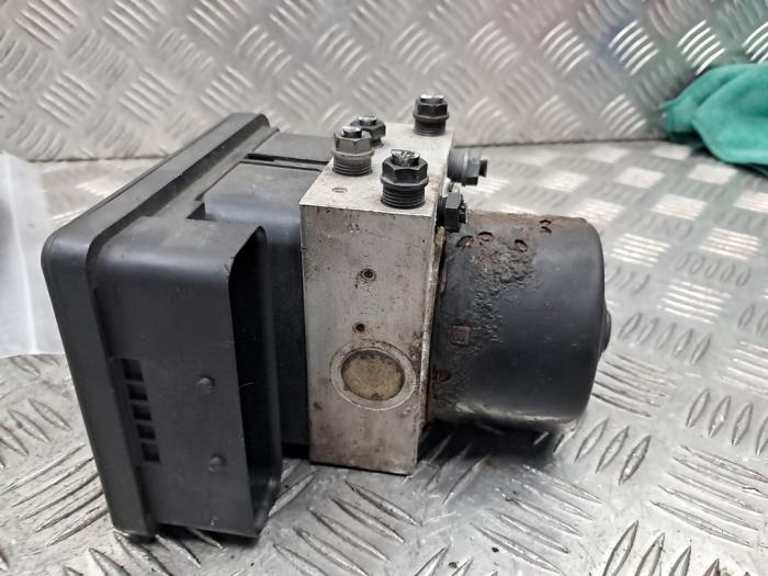 ABS-pump från en MINI Mini One/Cooper (R50) 1.6 16V One 2002