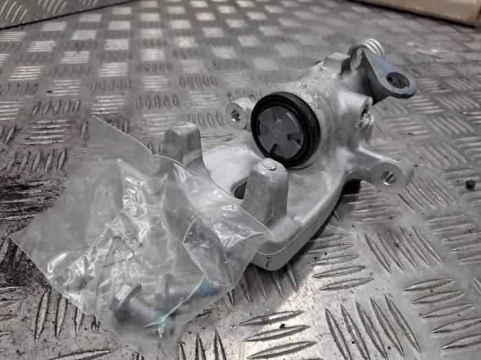 Bakre bromsok, vänster från en Abarth 500/595/695 1.4 T-Jet 16V Esse Esse 2015