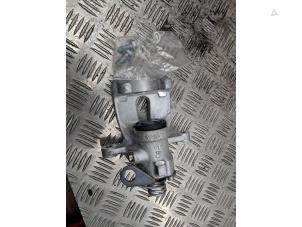 Gebruikte Remklauw (Tang) links-achter Fiat 500/595/695 1.4 T-Jet 16V Esse Esse Prijs op aanvraag aangeboden door de Nollen autorecycling