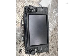 Begagnade Navigeringsdisplay Volkswagen Polo V (6R) 1.4 TDI DPF BlueMotion technology Pris € 175,00 Marginaltabell erbjuds av de Nollen autorecycling