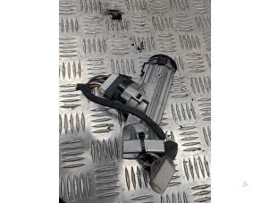 Begagnade Tändningslås + nyckel Fiat Ducato (250) 2.3 D 130 Multijet Minibus Extralongo Pris € 175,00 Marginaltabell erbjuds av de Nollen autorecycling