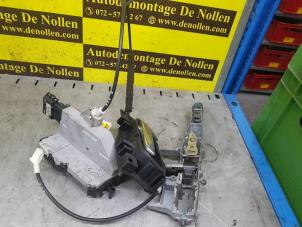 Gebruikte Deurslot Mechaniek 4Deurs links-achter Peugeot 308 (4A/C) 1.6 16V THP 155 Prijs € 45,00 Margeregeling aangeboden door de Nollen autorecycling