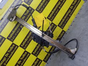 Gebruikte Raammechaniek 2Deurs links-voor Fiat Seicento (187) 0.9 SPI Prijs € 35,00 Margeregeling aangeboden door de Nollen autorecycling