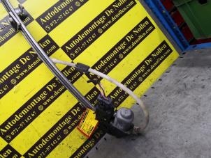 Begagnade Fönstermekanism för bakre dörr, 4-dörrars, höger Renault Laguna II (BG) 1.6 16V Pris € 35,00 Marginaltabell erbjuds av de Nollen autorecycling