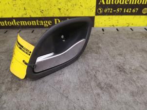 Begagnade Dörrhandtag, 4-dörrars, vänster fram Renault Laguna II (BG) 1.6 16V Pris € 50,00 Marginaltabell erbjuds av de Nollen autorecycling