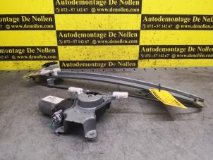 Begagnade Fönstermekanism för bakre dörr, 4-dörrars, vänster Nissan Primera (P12) 1.6 16V Pris € 50,00 Marginaltabell erbjuds av de Nollen autorecycling