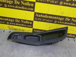 Gebruikte Schakelaar Elektrisch Raam Ford Fiesta 6 (JA8) 1.0 EcoBoost 12V 100 Prijs € 37,95 Margeregeling aangeboden door de Nollen autorecycling