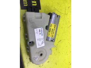 Gebruikte Schuifdak Peugeot 307 CC (3B) Prijs € 50,00 Margeregeling aangeboden door de Nollen autorecycling