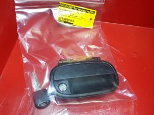 Gebruikte Portiergreep 2Deurs rechts Suzuki Alto Prijs € 20,00 Margeregeling aangeboden door de Nollen autorecycling