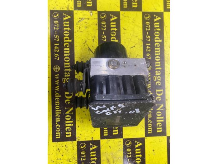 ABS-pump från en Volkswagen Golf 2009